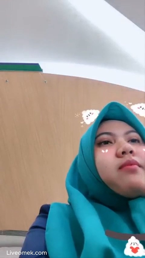 Wanita Karir Sempatkan Rekam Video Bugil Di Toilet